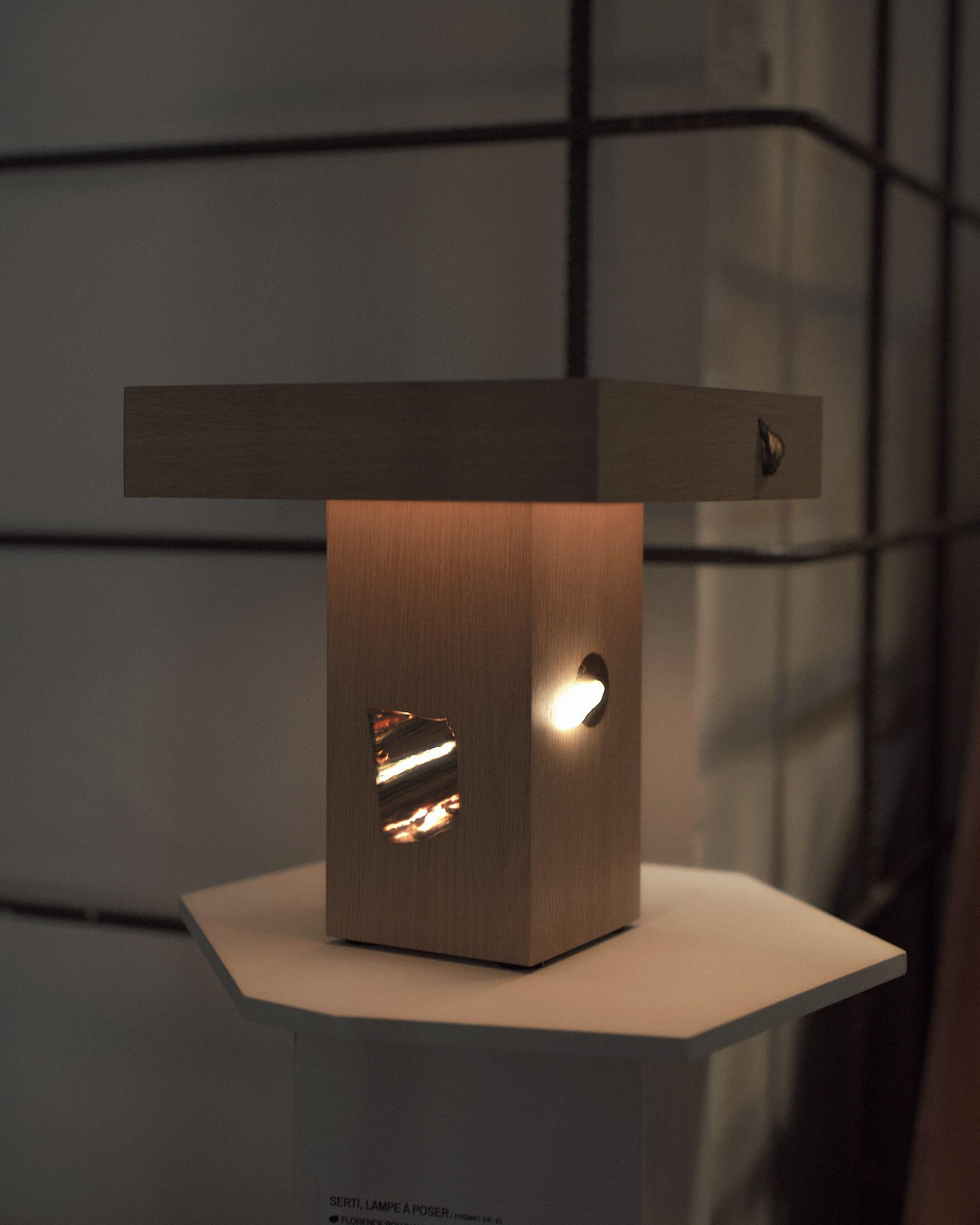 Serti, lampe à poser