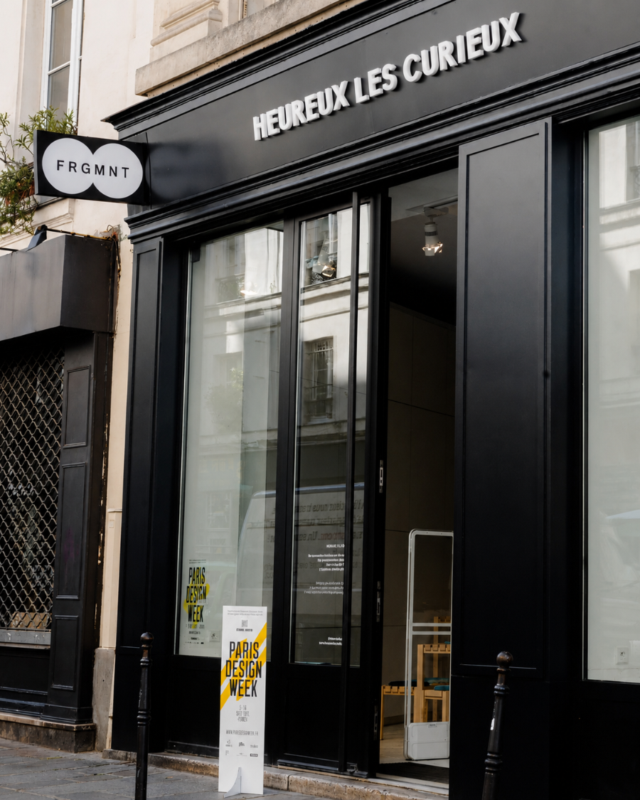 La vitrine d'Heureux les Curieux, enseigne FRGMNT, 23 rue du Pont aux Choux
